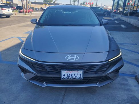 Used 2024 Hyundai Elantra SEL image 2