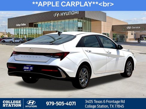 Used 2024 Hyundai Elantra SEL image 7