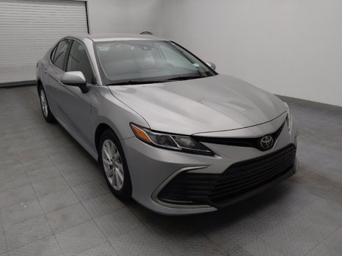 Used 2022 Toyota Camry LE image 13