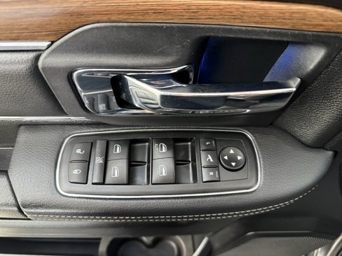 Used 2015 RAM 1500 Laramie w/ Convenience Group image 13
