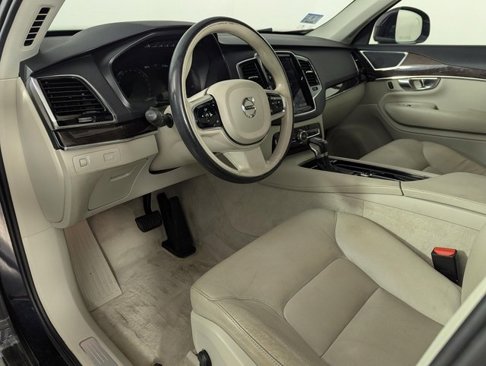 Used 2016 Volvo XC90 T6 Momentum w/ Momentum Plus Package image 11
