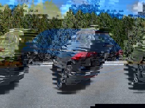 Used 2022 Volkswagen Tiguan SE image 6