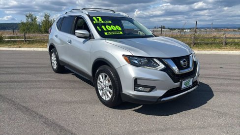 Used 2017 Nissan Rogue SV w/ SV Family Package image 4