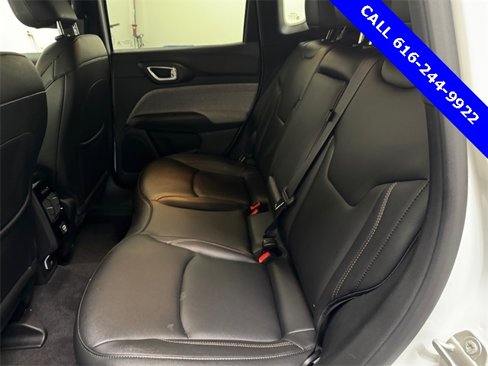 Used 2024 Jeep Compass Latitude image 7