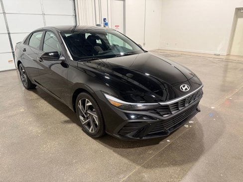 Used 2025 Hyundai Elantra Sport w/ Cargo Package image 3
