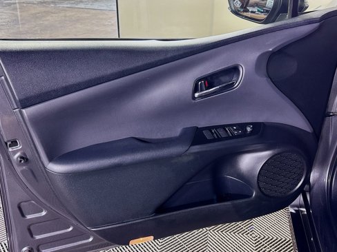 Used 2021 Toyota Prius LE image 10