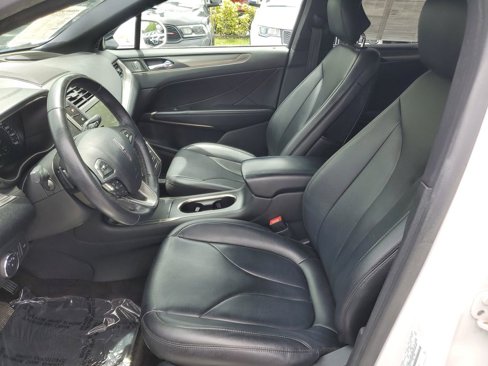 Used 2018 Lincoln MKC Premiere image 16