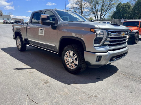 Used 2024 Chevrolet Silverado 2500 High Country w/ High Country Premium Package image 4