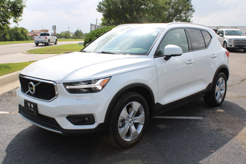 Used 2022 Volvo XC40 T5 Momentum image 8