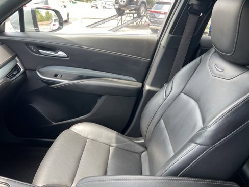 Used 2023 Cadillac XT4 Premium Luxury image 7