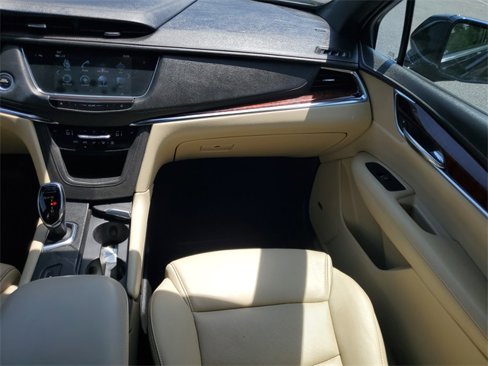 Used 2018 Cadillac XT5 Luxury w/ Driver Awareness Package image 17