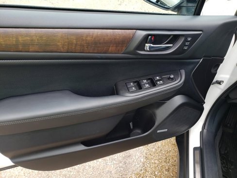Used 2017 Subaru Outback 3.6R Limited image 17