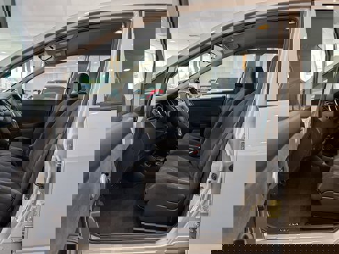 Used 2010 Nissan Versa Sedan image 7