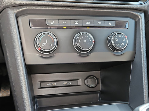 Certified 2022 Volkswagen Taos SE image 14