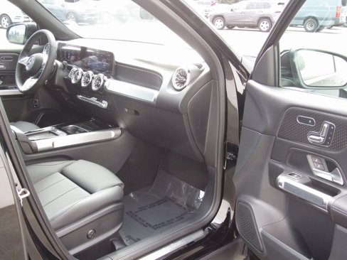 New 2025 Mercedes-Benz GLB 250 4MATIC image 18