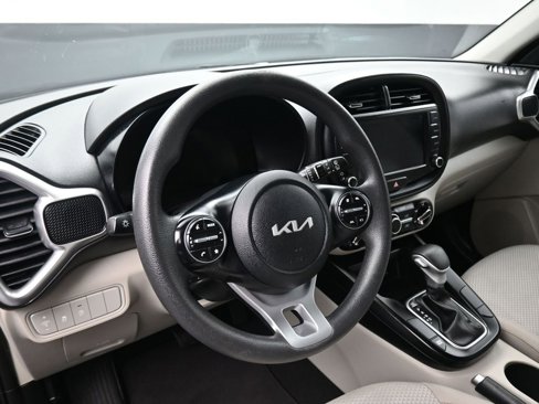 Used 2023 Kia Soul LX image 13