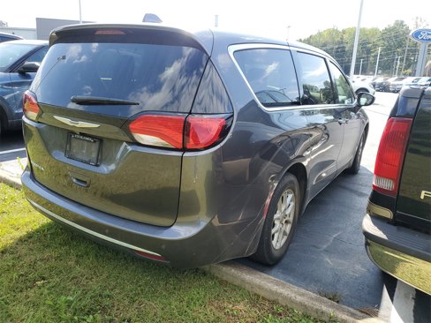 Used 2020 Chrysler Pacifica Touring image 9