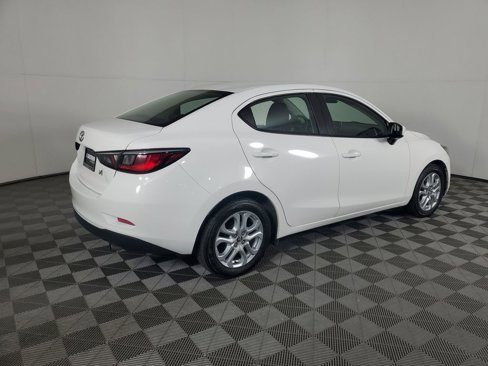 Used 2017 Toyota Yaris iA image 4