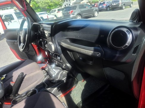 Used 2013 Jeep Wrangler Unlimited Sport image 98