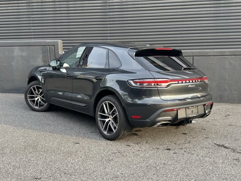 Certified 2025 Porsche Macan image 8