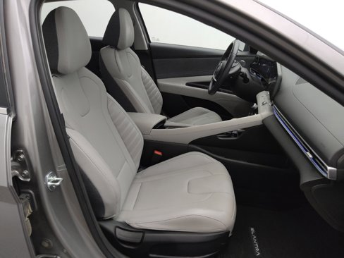 Used 2023 Hyundai Elantra Limited image 21