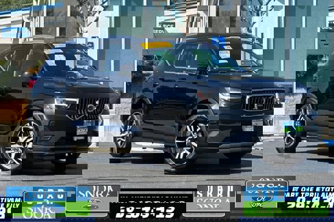Used 2024 Volvo XC40 B5 Core image 1