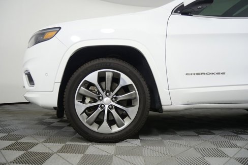 Used 2019 Jeep Cherokee Overland w/ Technology Group image 7