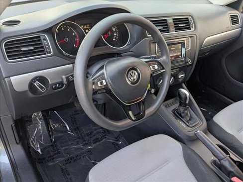 Used 2017 Volkswagen Jetta S image 10
