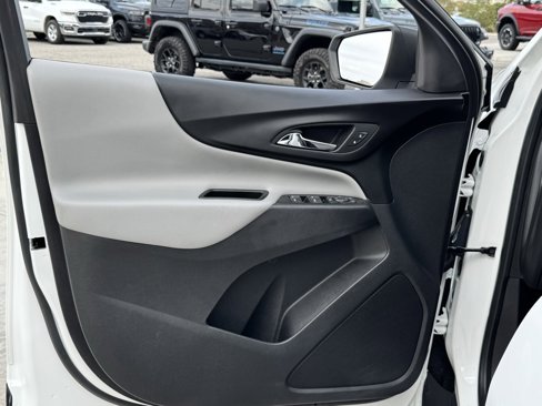 Used 2021 Chevrolet Equinox LS w/ LS Convenience Package image 26