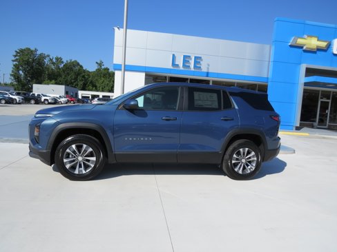 New 2026 Chevrolet Equinox LT image 2