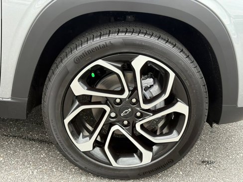 New 2025 Chevrolet Trax RS w/ Sunroof Package image 13