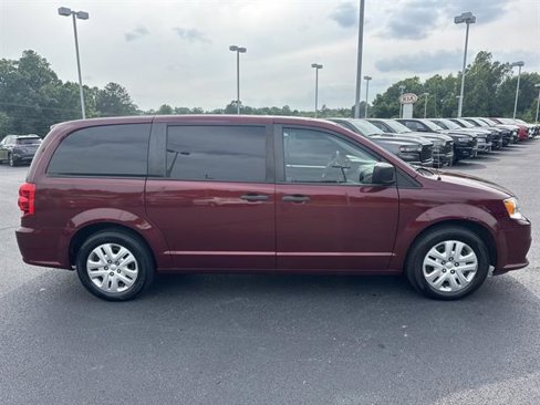 Used 2020 Dodge Grand Caravan SE w/ UConnect Hands-Free Group image 4
