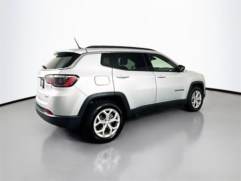 Used 2024 Jeep Compass Latitude image 15