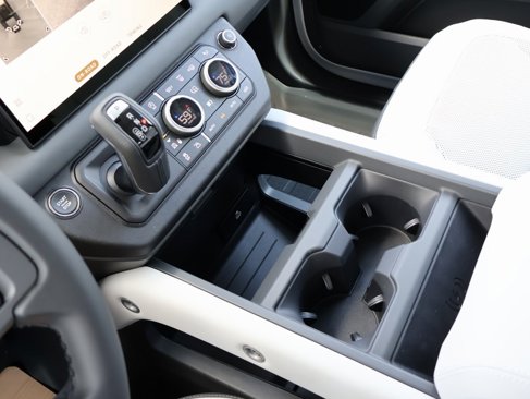 New 2025 Land Rover Defender 110 S image 27