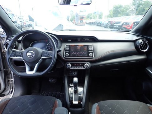 Used 2019 Nissan Kicks SR image 12