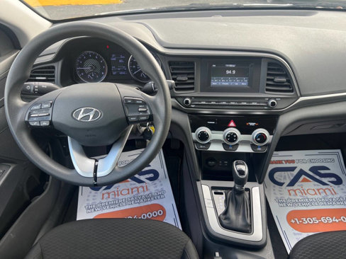 Used 2019 Hyundai Elantra SE image 10