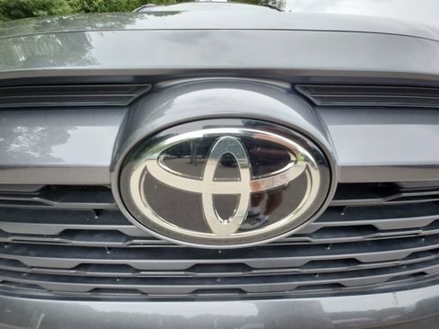Used 2021 Toyota RAV4 XLE Premium image 35