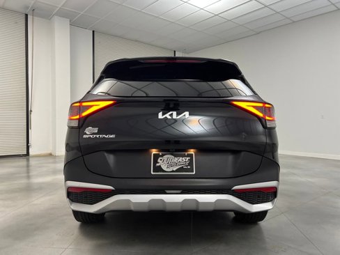 Used 2024 Kia Sportage LX image 6