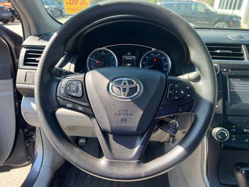 Used 2017 Toyota Camry LE image 12