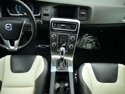 Used 2016 Volvo S60 T5 Cross Country Platinum image 6
