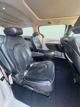 Used 2017 Chrysler Pacifica Limited image 9