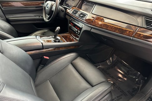 Used 2015 BMW 750i image 33