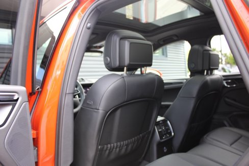 Certified 2024 Porsche Macan image 30