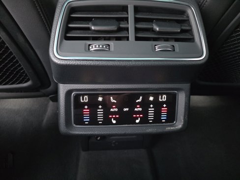 Used 2022 Audi e-tron Premium Plus w/ Premium Plus Package image 52
