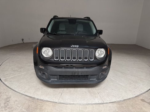 Used 2016 Jeep Renegade Latitude image 2