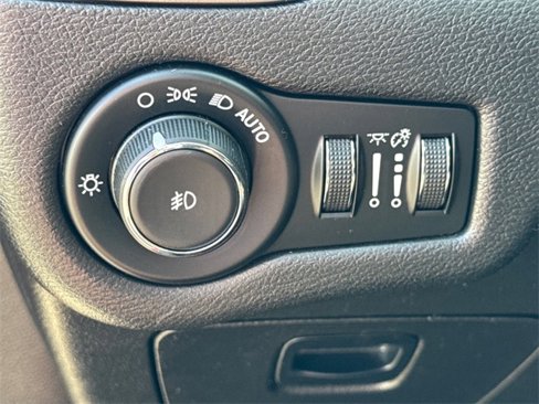 Certified 2019 Jeep Cherokee Latitude Plus w/ Cold Weather Group image 12