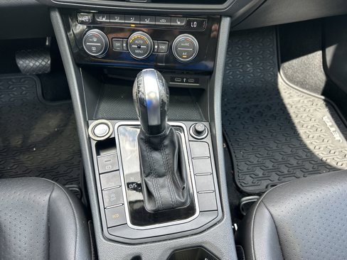 Used 2020 Volkswagen Jetta SE w/ SE Cold Weather Package image 25