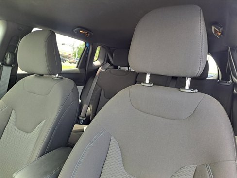 Used 2025 Jeep Compass Sport image 17