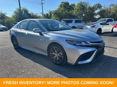 Used 2024 Toyota Camry SE image 1