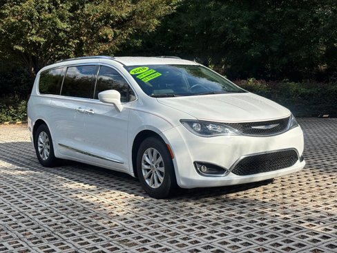 Used 2018 Chrysler Pacifica Touring-L image 3